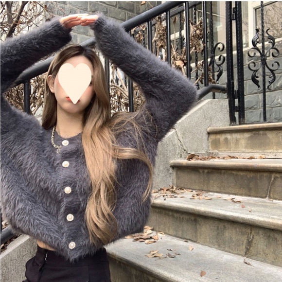 COMMENSE Cropped Fuzzy Cardigan with Pearl Buttons Womens Sz S NWT Furry Gray - Picture 1 of 10